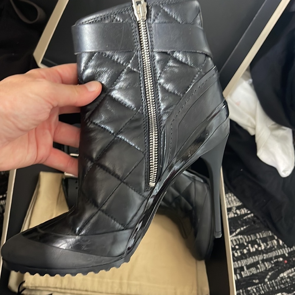 Burberry beverly quilted  ankle boot size 37 never worn, comes with box dust bag